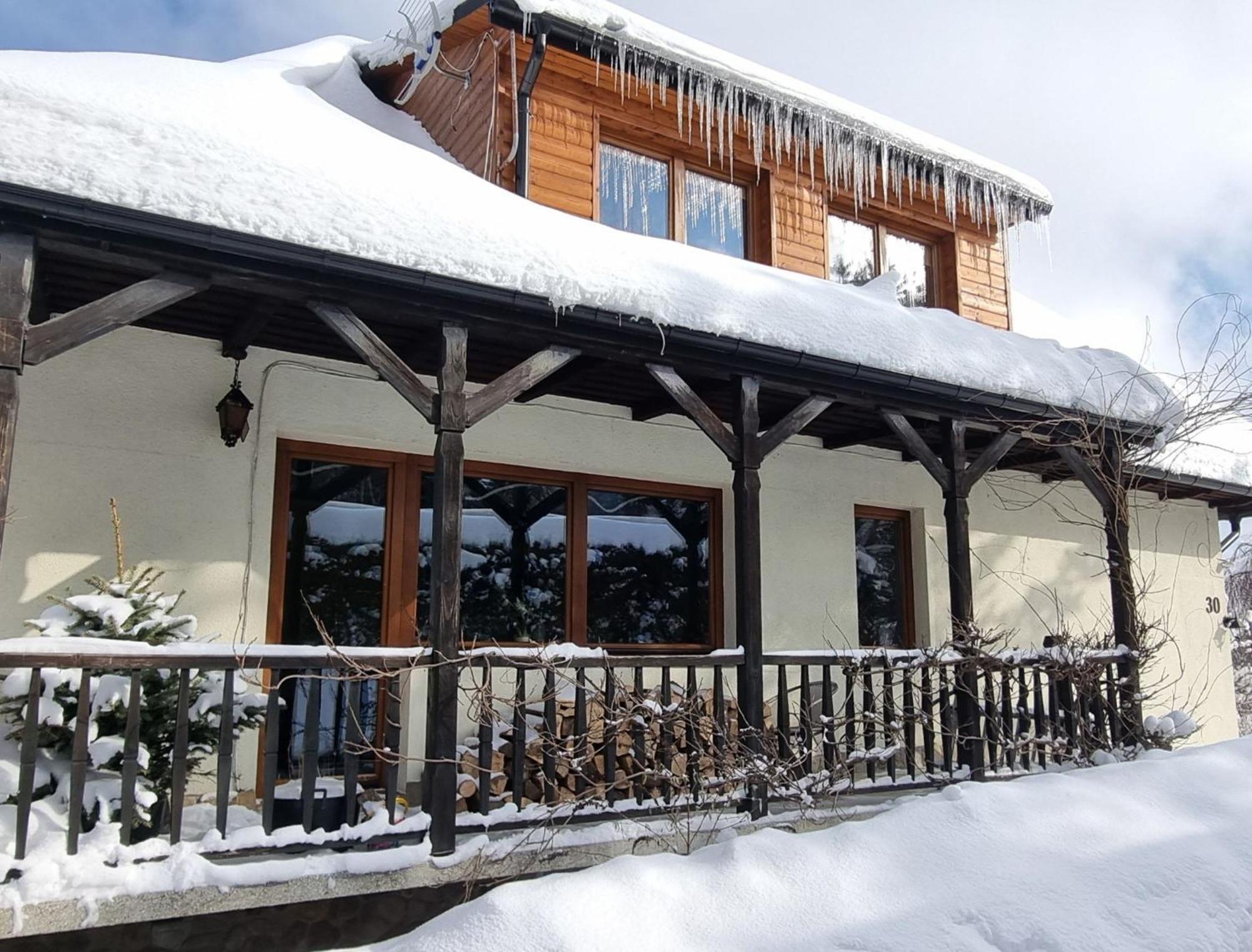 Mountain House Hotel Ustrzyki Dolne Buitenkant foto