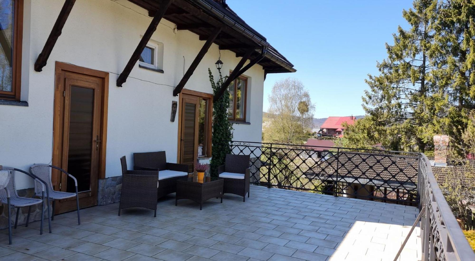 Mountain House Hotel Ustrzyki Dolne Buitenkant foto